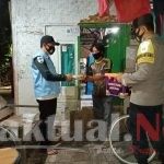 Selama Bulan Ramadhan 1442 H, Polres Kep Seribu Bagikan Makan Sahur Gratis Ke Warga