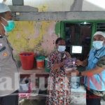 Takjil Buka Puasa Serentak Dibagikan Polres Kep Seribu & Jajaran Ke Warga Jompo