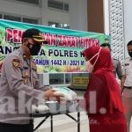 Polres Kendal Laksanakan Pembagian Zakat Fitrah Secara Simbolis