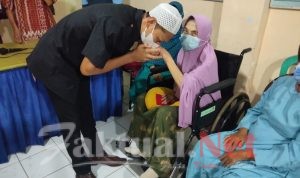Ade Faisal Bakal Calon Kades Singamerta Mendaftarkan Diri Didampingi Ibunda Tercinta