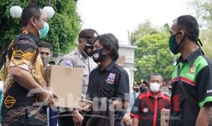 Gelar Aksi Mayday, Buruh di Kota Semarang Mendapatkan 1000 Paket Sembako Dari Kapolda Jateng