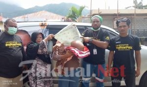 Bayi Penderita Hidrosefalus Asal Tuguwaji Dapat Bantuan Dari Haji Robert Peduli