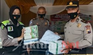 Subsatgas Dokkes Bagikan Masker dan APD untuk Petugas Operasi Ketupat Candi 2021