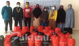 Posko Yatim Salurkan Paket Sembako Kepada Kaum Dhuafa di Makassar
