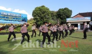 Dalmas Polres Tabanan Asah Terampil Beladiri Polri