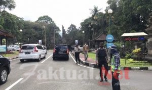 Unit Pam Obvit Satuan Samapta Polres Tabanan Pantau Kunjungan DTW Ulun Danu