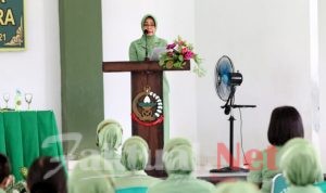 Ketua Persit KCK Daerah XII/Tpr Beri Pengarahan kepada Istri Prajurit yang Ditinggal Bertugas