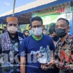 Sandiga Uno Dapat Ole-Ole Dari Genpi Maros