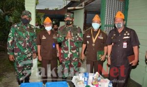 Pangdam I/BB Bersama Ketua Persit KCK Daerah I/BB Beri Hadiah HUT Kodam Bagi Veteran