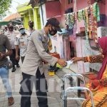 Cagah Covid-19, Polres Kep Seribu Bagikan 1.700 Masker Medis Gratis