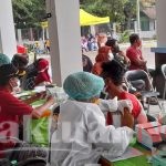 Gelar Suntik Vaksin Massal, Polres Kep Seribu Vaksin 212 Warga Pulau Pari