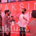Presiden Jokowi Tinjau Vaksinasi Massal Jelang HUT Bhayangkara ke-75