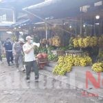 Satpol PP Kelurahan Lagoa Kampanyekan Protokol Kesehatan di Pasar Waru