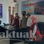 Personil Polsek Tinggimoncong Kawal Pelaksanaan Vaksinasi Massal di Parigi Gowa