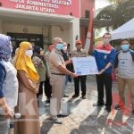 Kelurahan Tugu Selatan Salurkan Bantuan untuk Warga yang Sedang Isoman
