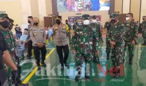 Danrem 064/ MY Dampingi Kunker Panglima TNI dan Kapolri Tinjau Serbuan Vaksinasi di Kota Serang
