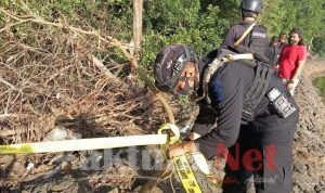 Sat Brimob Polda Sulsel Amankan Lokasi Penemuan Benda Diduga Bom Pesawat di Bone