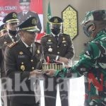 Dandim 0913/PPU Berikan Kejutan Kepala Kejari