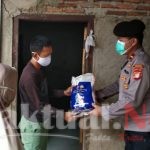 Polri Berbagi, Hari ini 69 KK di Slum Area dapat Bansos dari Polres Kep Seribu