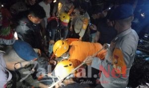 Truk Terjun ke Jurang, Begini Perjuangan Tim SAR Brimob Bone Evakuasi Korban