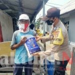 Sambangi 89 KK Warga Terdampak Covid-19, Polres Kep Seribu Bagikan Bansos