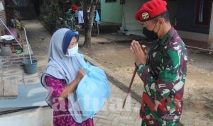 Grup 1 Kopassus Bagikan Baksos 1000 Paket Sembako Door To Door di Desa Binaan