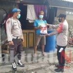 205 KK Warga Terdampak Covid-19 di 5 Pulau Pemukiman Hari ini Dapat Bansos dari Polres Kep Seribu