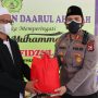 Kapolres Serang Salurkan Bansos Sekaligus ajak Masyarakat Patuhi Aturan Prokes