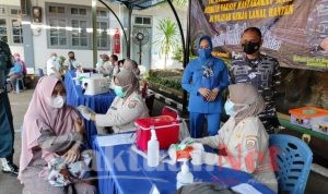 Vaksin COVID-19 Dosis Kedua Bagi Masyarakat Maritim Banten di Lanal Banten