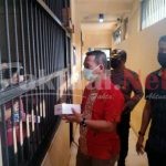 Kapolres Serang Kota Berikan Rice Box Kepada Tahanan
