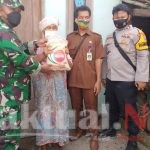 Babinsa Desa Kepandean Bersama Bhabinkamtibmas Salurkan Bansos ke Warganya
