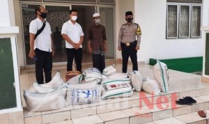 Tim Mabes Polri Berikan Bantuan Sembako di Ponpes Al Futuhiyah Lebak Gedong