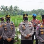 Kakorlantas Mabes Polri Bersama Wakapolda Banten Berikan Bantuan Sembako ke Warga Pandeglang