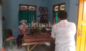 Camat dan Kapus Mekar Baru Jenguk Warga Yang Sakit