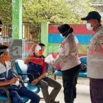 Secara Door to Door, 1.400 Masker dibagikan Polres Kep Seribu Ke Warga
