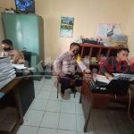 Bhabinkamtibmas Polsek Ciruas Sampaikan Ini Kepada Staf Desa Singamerta
