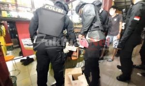 Tim Macan Satsamapta Polres Serang Kota Amankan Puluhan Botol Miras