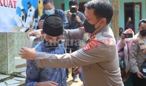 Kapolda Banten Berikan Perlengkapan Sekolah, Sekaligus Tinjau PTM di Pandeglang
