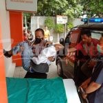 Sigapnya Anggota Polsek Ciruas Bantu Korban Kecelakaan, Diapresiasi Warga