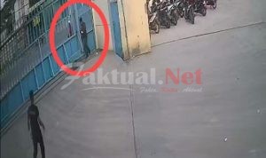Seorang Satpam Gagalkan Pencurian, Aksinya Terekam CCTV