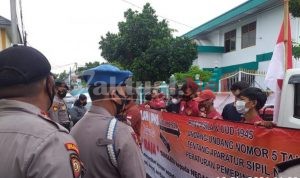 Aksi Unras DPD ARUN di Dindik Kabupaten Serang, Polres Serang Kota Siagakan Puluhan Personel