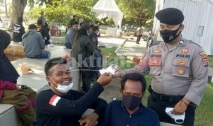 SatSamapta Polres Serang Kota Bagikan Masker dan Imbau Prokes di Acara HUT PBB ke 76 dan International Culture Day