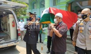 Penghormatan Terakhir Untuk Anggota, Wakapolres Serang Gelar Upacara Pemakaman Secara Dinas Kepolisian