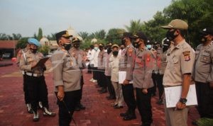 Apel Pagi, Kapolres Lebak Memberikan Reward Kepada Personel