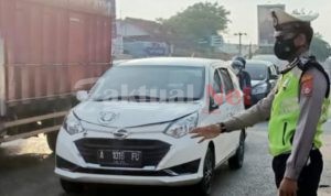 Personel Polsek Ciruas Lakukan Ini Lancarkan Lalu Lintas