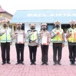 Dua Anggota Sat Lantas Polres Bantaeng Terima Penghargaan