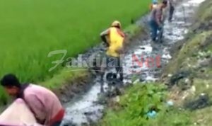 Kepala Desa Cigelam Ajak Warga Gotong Royong Bersihkan Selokan dan Saluran Air