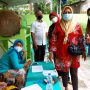 Ny Eti Fatmawati Hadiri Vaksinasi Penerima e-Warung di Desa Ranjeng