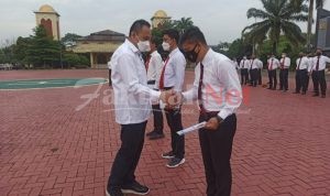 Ditreskrimum Polda Banten Beri Reward Personel Berprestasi Pada Saat Apel