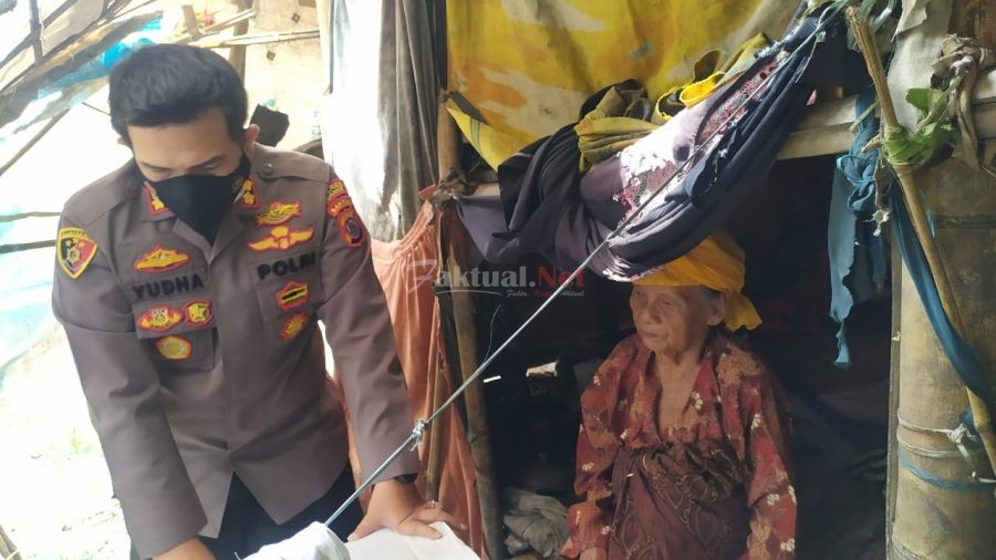 Viral di Medsos, Kapolres Serang Berikan Bantuan Kepada Nenek Sarti